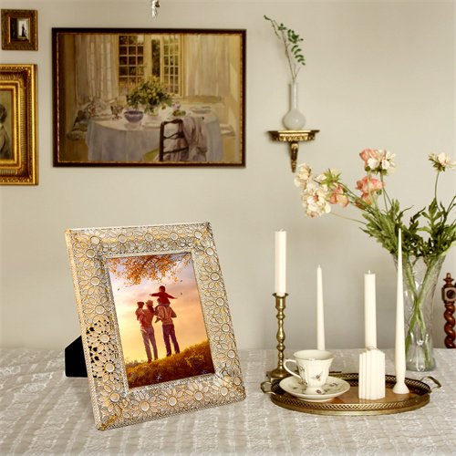 Why Gold Metal Photo Frames are the Ultimate Choice for Your Home Decor